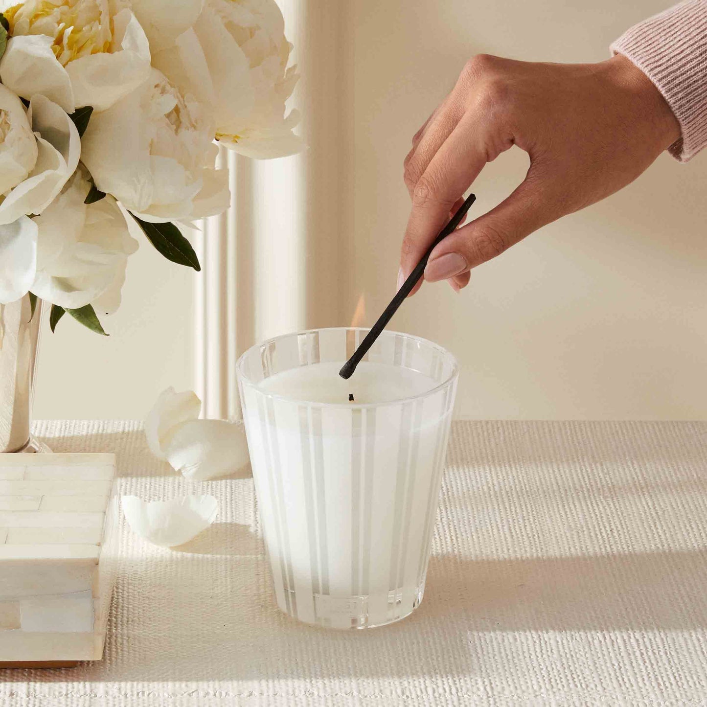 NEST New York Scented Classic Candle, Ocean Mist & Sea Salt - 8.1 oz - Up to 60-Hour Burn Time - Reusable Glass Vessel